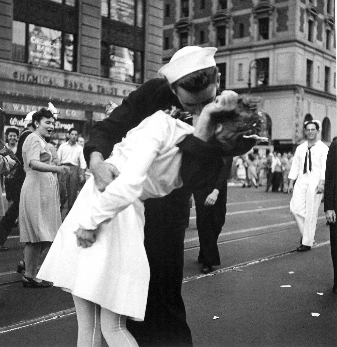 Victor Jorgensen's VJ Day photo published in The New York Times